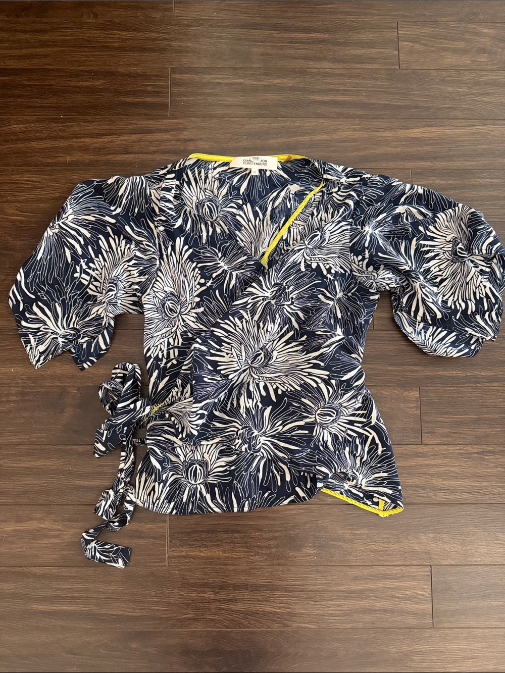 Diane Von Furstenberg DVF Silk Wrap Shirt Size 10